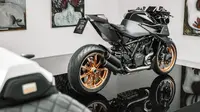 KTM 1390 Super Duke R Evo, naked bike dengan sentuhan tangan dingin Brabus.