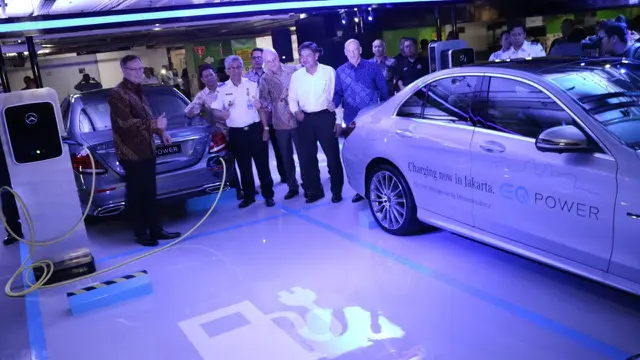 Mercedes-Benz Distributor Indonesia meresmikan fasilitas stasiun pengisian daya