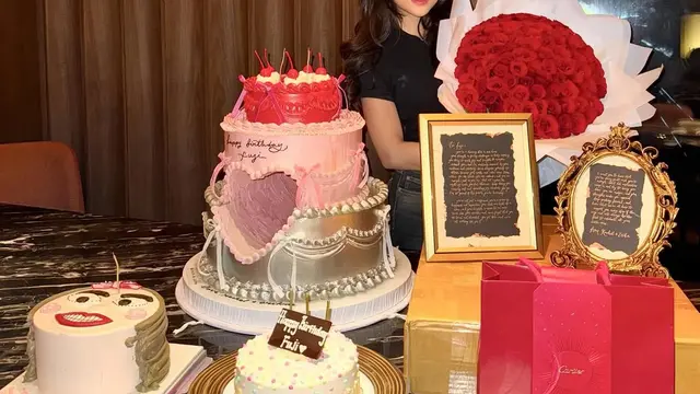 Fuji An saat mendapatkan kejutan ulang tahun dengan gaya santai. [@fuji_an]