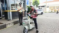 Kebijakan Hemat BBM, Pegawai BUMN Ngantor Pakai Sepeda dan Motor Listrik