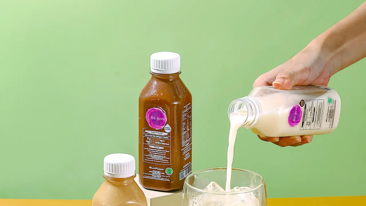 Cold-Pressed Oatmilk