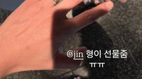 Cincin ulang tahun RM yang diberikan oleh Jin. (dok Instagram @rkive/https://www.instagram.com/stories/rkive/3719808589893702817?utm_source=ig_story_item_share&igsh=MjVzMDFmMjllODYw/Naura Rizkiawan)