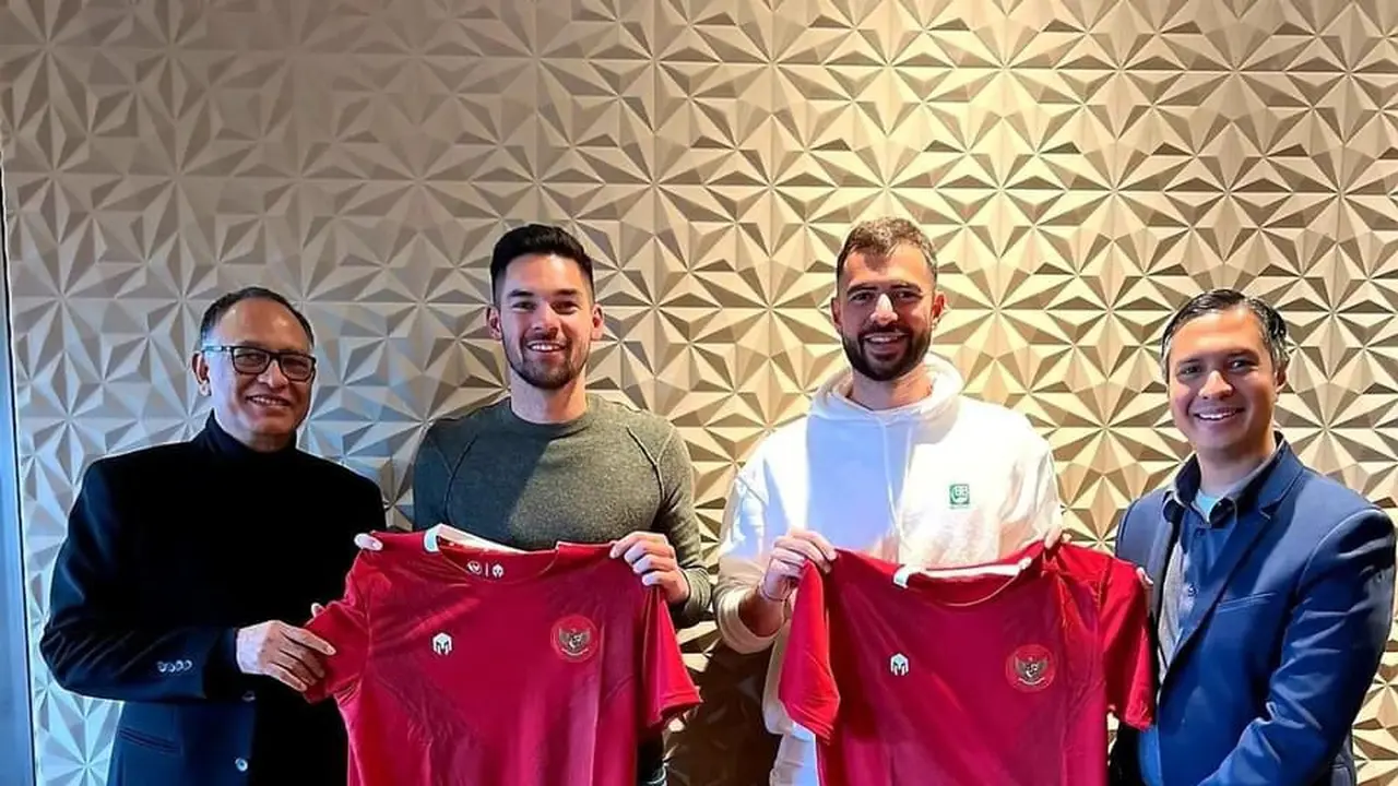 Jordi Amat dan Sandy Walsh