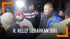 R. Kelly menyerahkan diri ke polisi setelah terkena kasus pelecehan dengan korban anak di bawah umur. Musisi tersebut akan segera di sidang dan bisa mendapat hukuman maksimal hingga 70 tahun penjara.