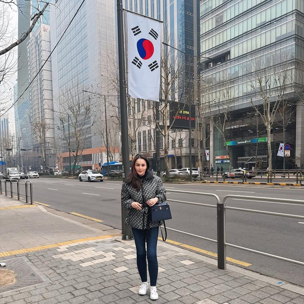 Potret Cantik Jennifer Dunn saat Liburan di Korea Selatan
