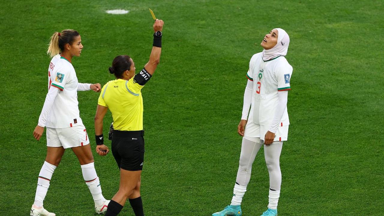 Penggunaan Hijab di Sepak Bola Wanita Sempat Dilarang