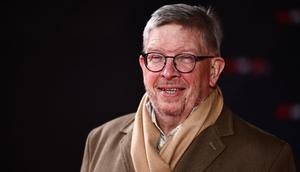 Managing Director Formula 1 Inggris, Ross Brawn, berpose di karpet merah saat tiba untuk acara peluncuran musim Formula Satu - 2025 “F1 75 LIVE” di O2, London, pada 18 Februari 2025. (HENRY NICHOLLS/AFP)