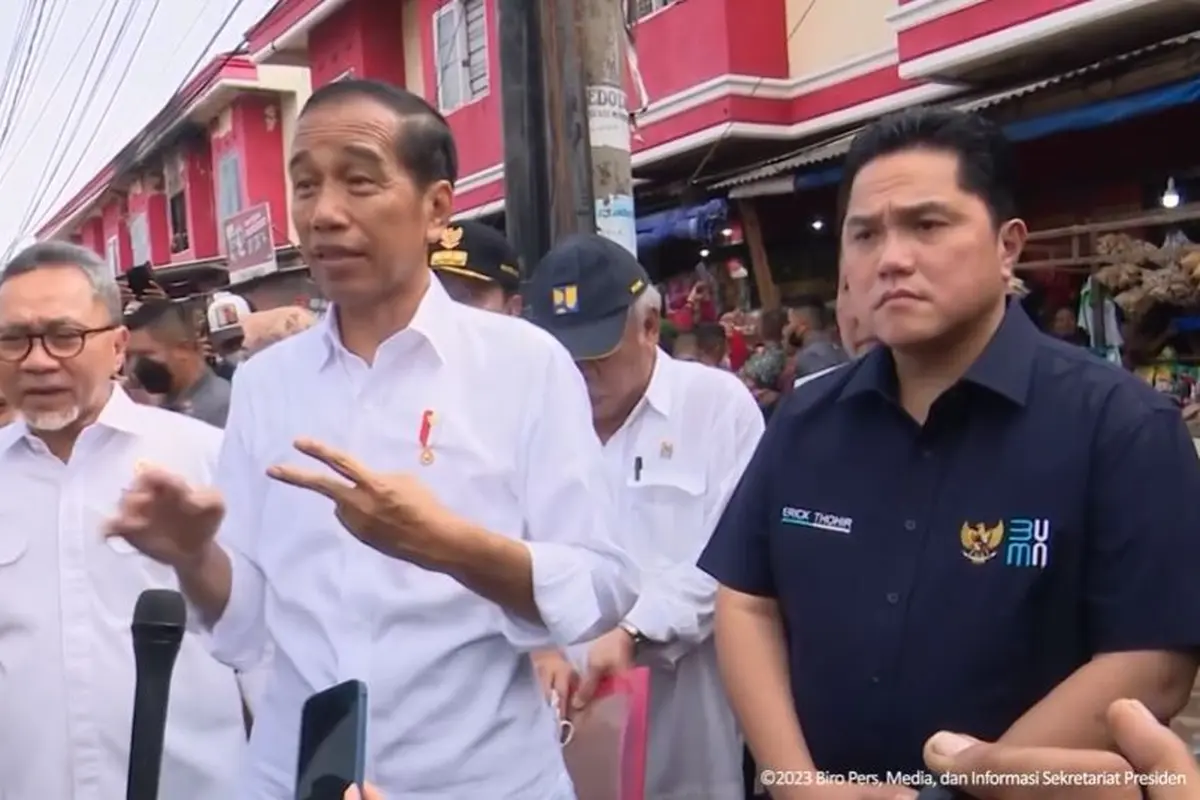 Presiden Jokowi mengunjungi Pasar Natar Lampung Selatan, Jumat (5/5/2023). (Foto: tangkapan layar/Youtube Sekretariat Kabinet)