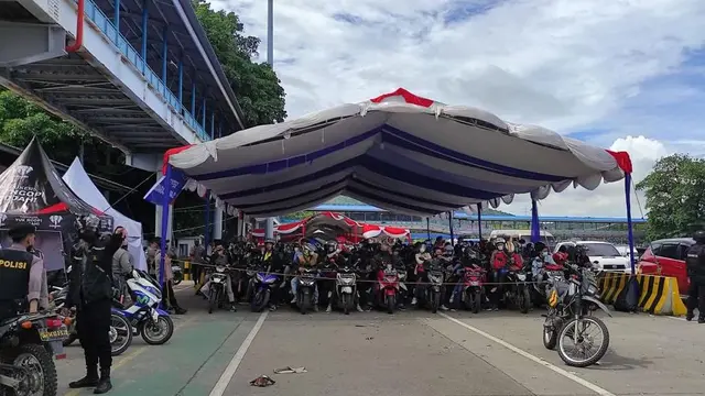 Kedatangan sepeda motor mengalir terdistribusi merata ke seluruh  dermaga Pelabuhan Penyeberangan  Merak Banten. (Dok Kemenhub)