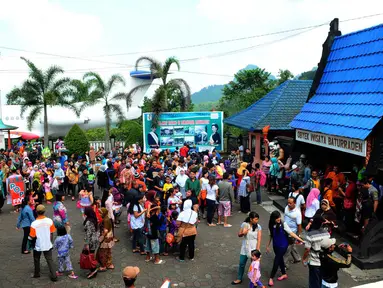Wisatawan lokal memadati objek wisata Baturraden, Purbalingga, Jawa Tengah, (31/7/2014). (Liputan6.com/Andrian M Tunay)