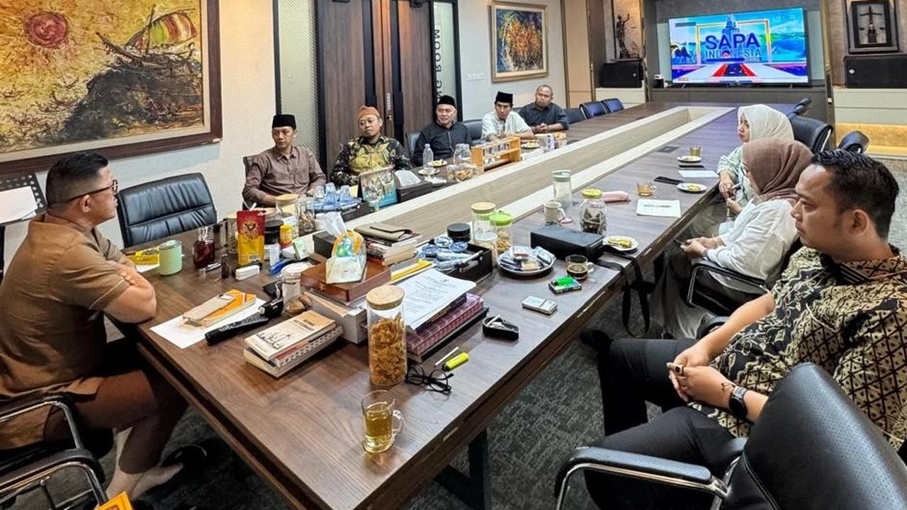 Nasabah PD BKK Klaten Mengadu ke Anggota Komisi III DPR Soedeson Tandra