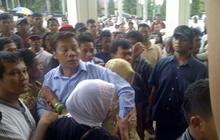 Ratusan warga ricuh saat sidang kasus pemotongan 2 bambu