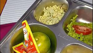 Viral Menu MBG di SMAN 6 Medan Terdapat Cacing Hidup