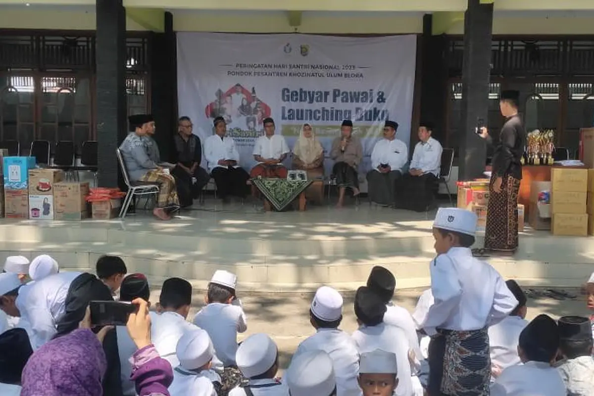 Ponpes Khozinatul Ulum Blora Luncurkan Buku 'Ngaji Bareng Abah Yai Muharror Ali'. (Foto: Liputan6.com/Ahmad Adirin)