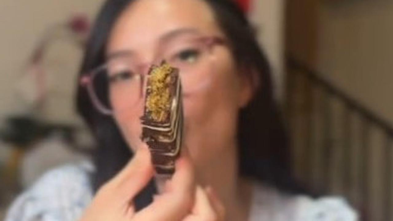 Pernah Jajal yang Asli, 7 Potret Asmirandah Asik Buat Cokelat Dubai Viral di Media Sosial
