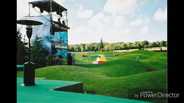7 Potret 'Behind The Scene' Serial TV Teletubbies, Bikin Nostalgia. (Sumber: Youtube/Cartoon Comedy Channel)