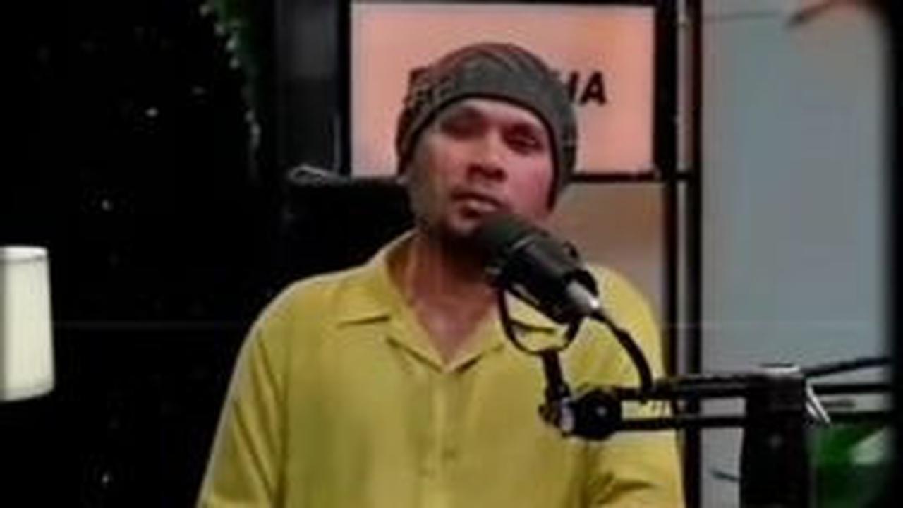 Dalam bahasa Arab, 'Nur' sendiri memang memiliki arti 'Cahaya'.