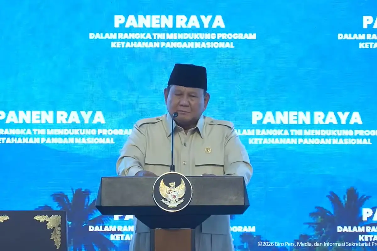 Presiden Prabowo Subianto memimpin Panen Raya TNI yang digelar serentak di 43 lokasi dari Lanud Abdulrachman Saleh, Kabupaten Malang, Jawa Timur, Jumat (17/7/2026).