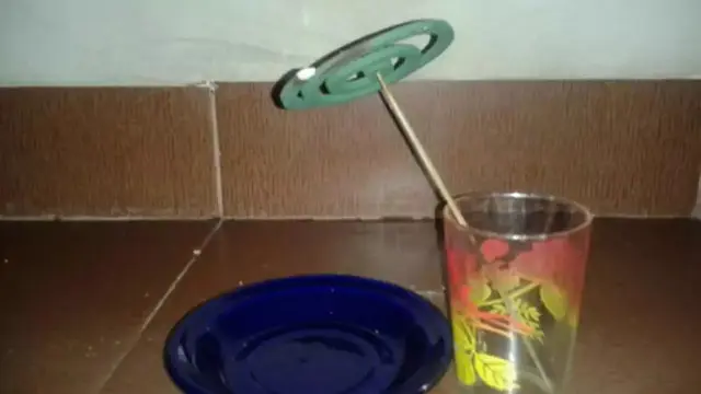 6 Potret Penyangga Obat Nyamuk Bakar Nyeleneh Ini Bikin Tepuk Jidat