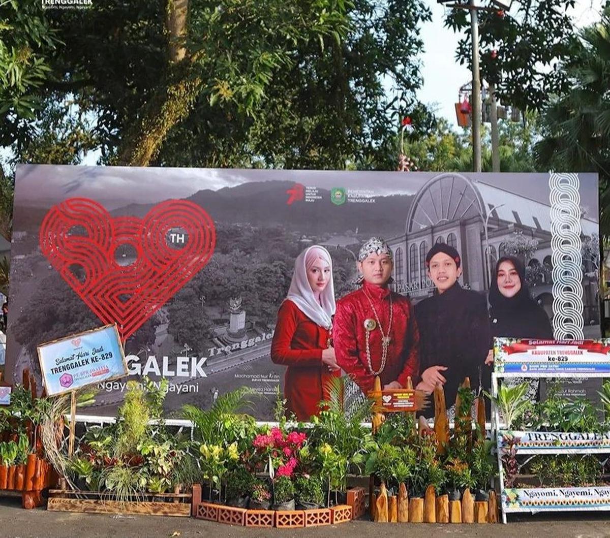 Kabupaten Trenggalek genap berusia&nbsp;829 tahun pada Kamis, 31 Agustus 2023. Acara peringatan HUT ke-829 Trenggalek telah berlangsung sejak beberapa hari silam. Pedangdut Happy Asmara&nbsp; memeriahkan puncak Pesta Rakyat di Alun-alun Trenggalek.