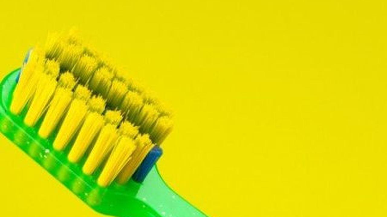 <b>Curaprox Toothbrush Ortho CS 5460</b>