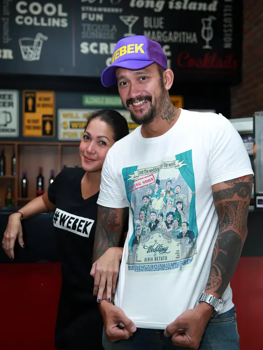Tora Sudiro dan Mieke Amalia bersama-sama mengumpulkan para pemain Extravaganza untuk mewujudkan film ‘The Wedding & Bebek Betutu’. (Deki Prayoga/Bintang.com)
