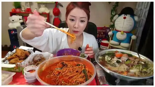 Dengan menonton acaranya, anda akan merasa makan bersama seorang gadis cantik dari Korea.
