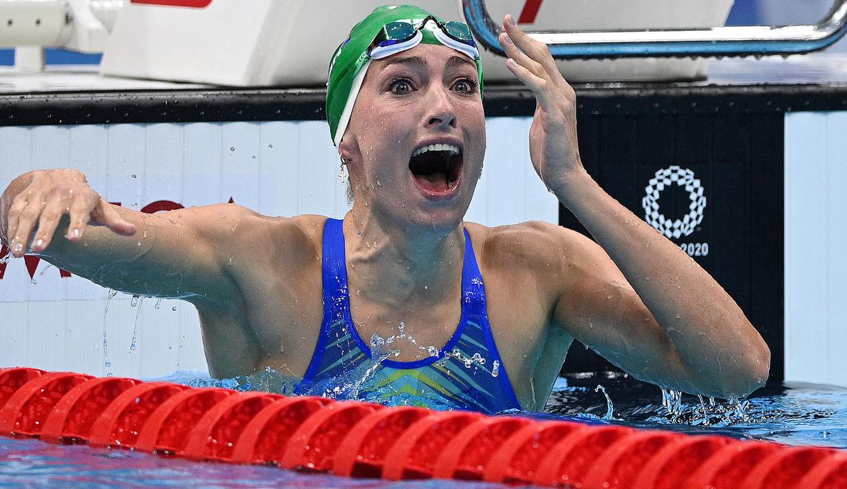 Tatjana Schoenmaker berhasil kejutkan cabang olah raga renang nomor gaya dada putri 200 meter karena berhasil menyabet medali emas sekaligus pecahkan rekor dunia pada debutnya di Olimpiade. Perenang asal Afrika Selatan tersebut mampu catat waktu 2 menit 18,95 detik. (Foto: AFP/Oli Scarff)