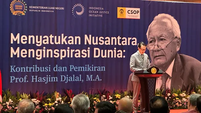 Wakil Menteri Luar Negeri RI Hasjim Djalal dalam acara mengenang Prof. Hasjim Djalal di Kemlu RI, Selasa (25/2/2025). (Liputan6.com/Benedikta Miranti)