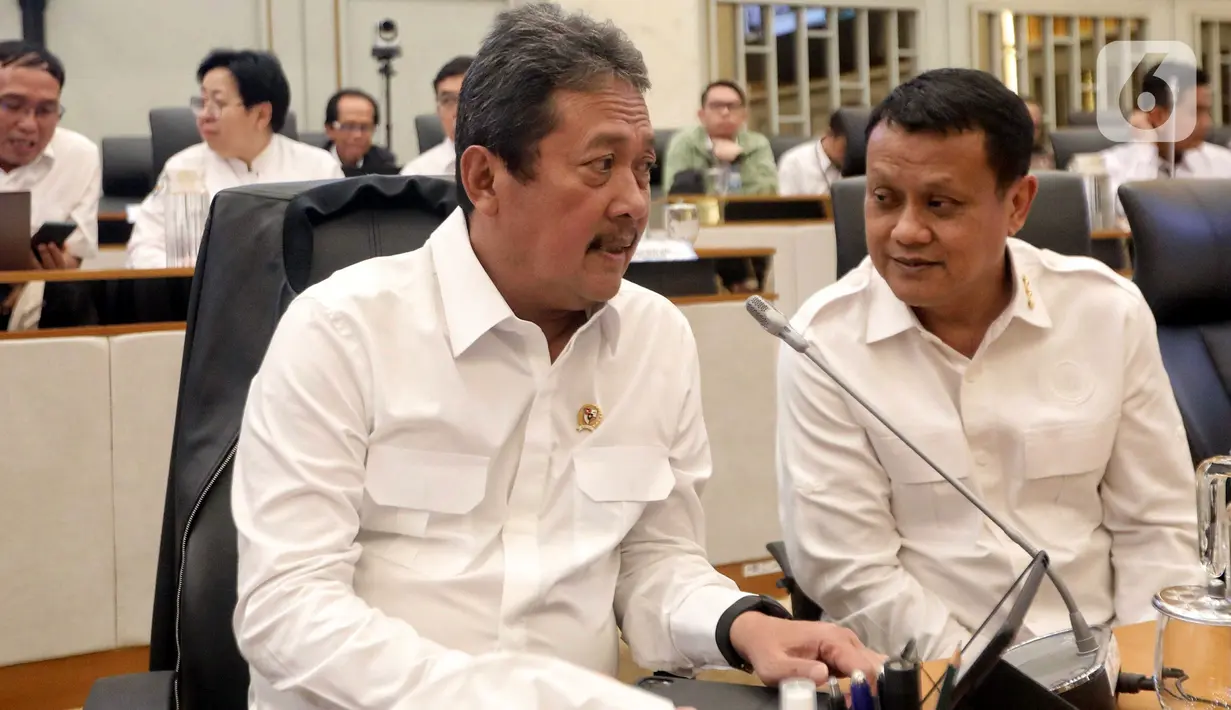 Sebagai solusi penyelesaian permasalahan, tindak lanjut yang akan dilakukan Kementerian Kelautan dan Perikanan adalah melanjutkan proses investigasi dan pemeriksaan terhadap pembangunan pagar laut sesuai dengan peraturan yang berlaku. (Liputan6.com/Angga Yuniar)