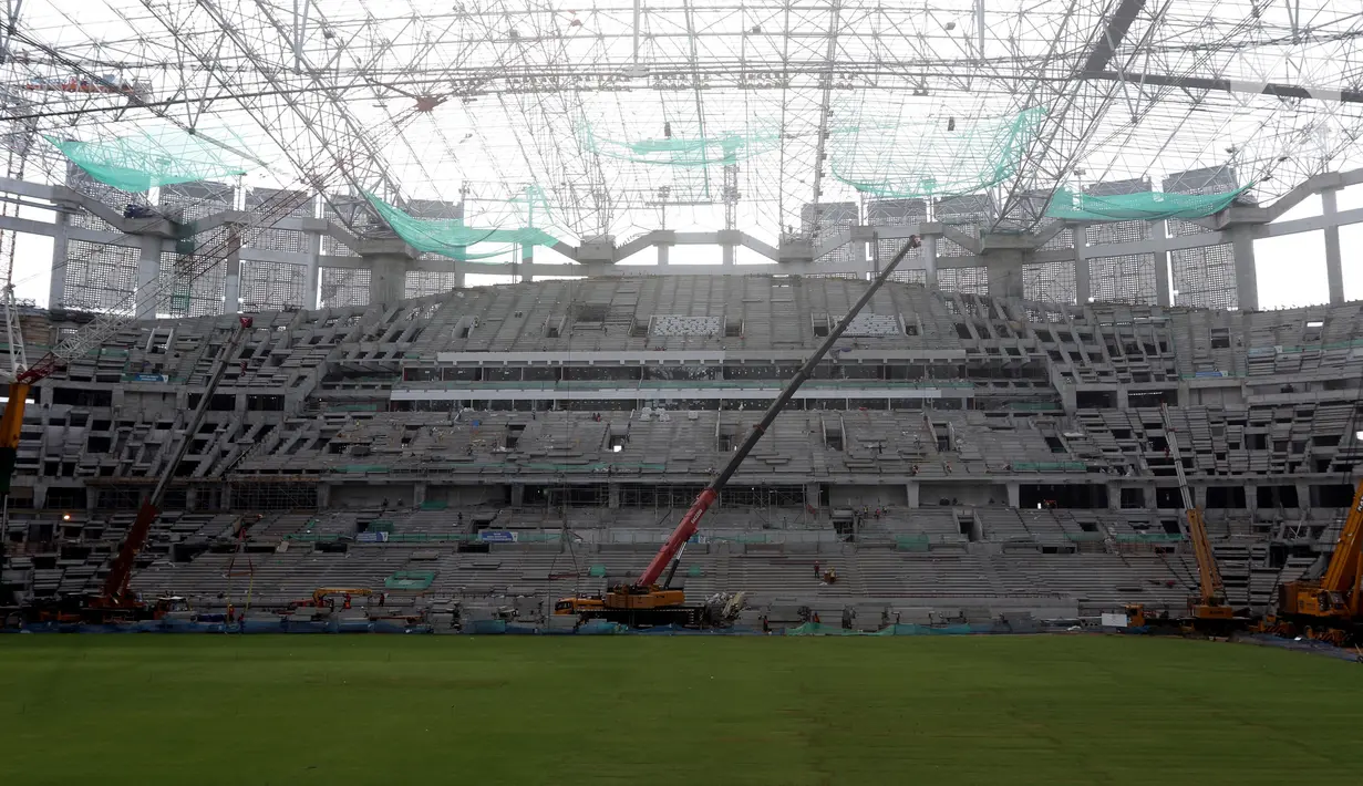 Suasana di area pembangunan Jakarta International Stadium (JIS), Selasa (9/11/2021). Hingga minggu ke-114, progres pembangunan Jakarta International Stadium telah mencapai 81,60 persen dan ditarget selesai pada Desember 2021. (Liputan6.com/Helmi Fithriansyah)