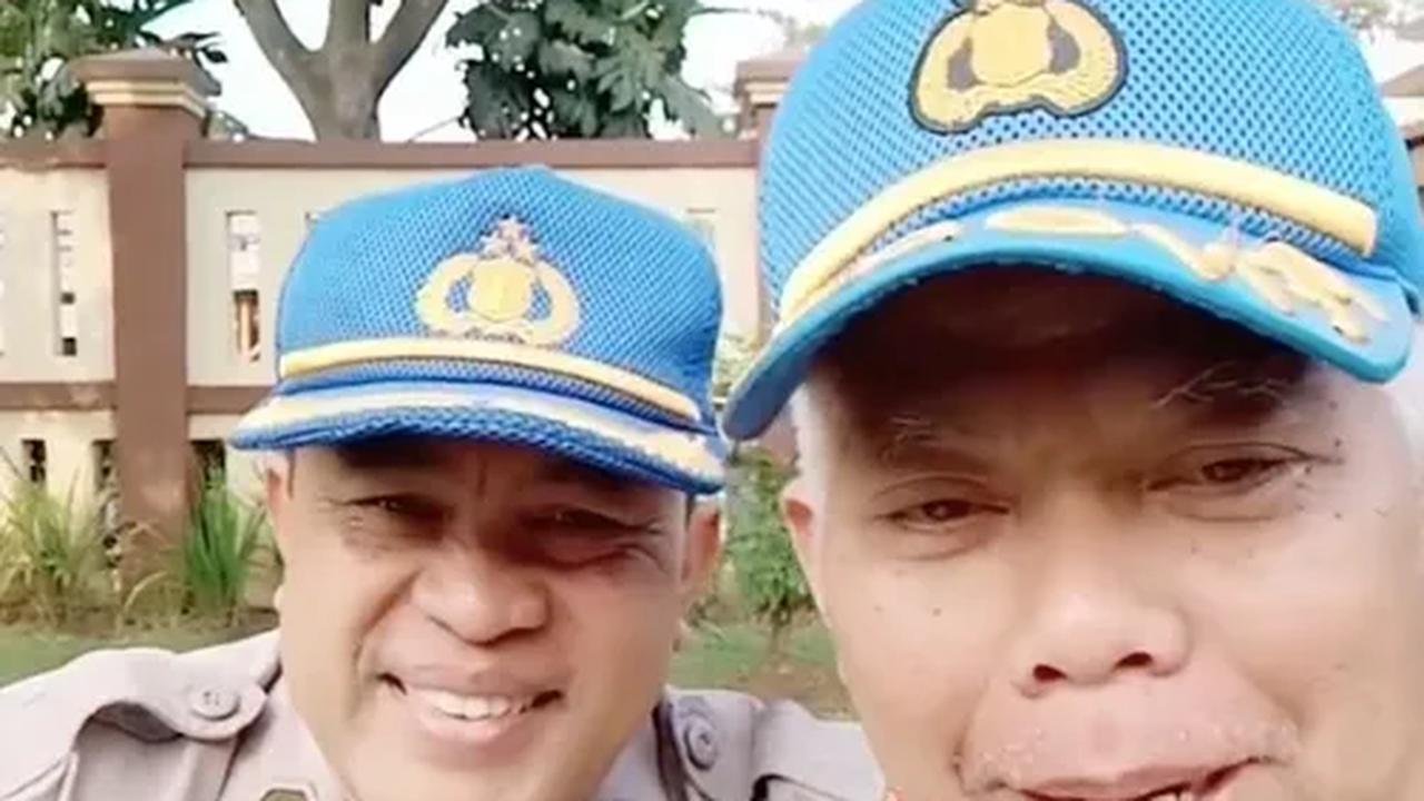 “Tahun 88 saya lulus jadi Saba, tahun 89 saya kuliah dan 93 selesai kuliah. Di IKIP waktu itu dan sekarang adalah UPI. Setelah itu, sekolah dan sekolah lagi baik umum maupun kepolisian,” ucap AKBP Kusbianto.