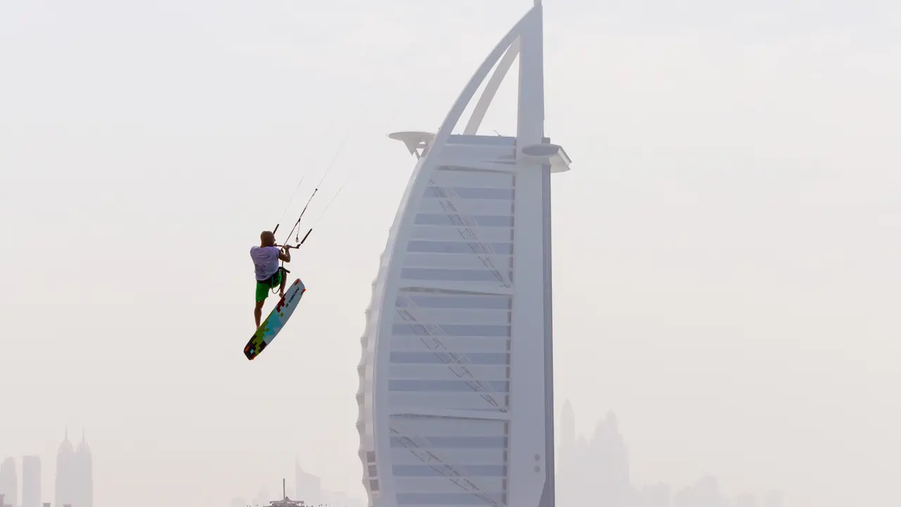 Fasilitas yang ditawarkan Dubai pun membawa Anda mampu merasakan sensasi liburan yang berbeda.