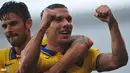 Selebrasi Lukas Podolski setelah mencetak gol ke gawang Fulham pada pertandingan Liga Inggris antara Fulham melawan Arsenal di Stadion Craven Cottage, London Sabtu 24 Agustus 2013. (AFP/Carl Court)