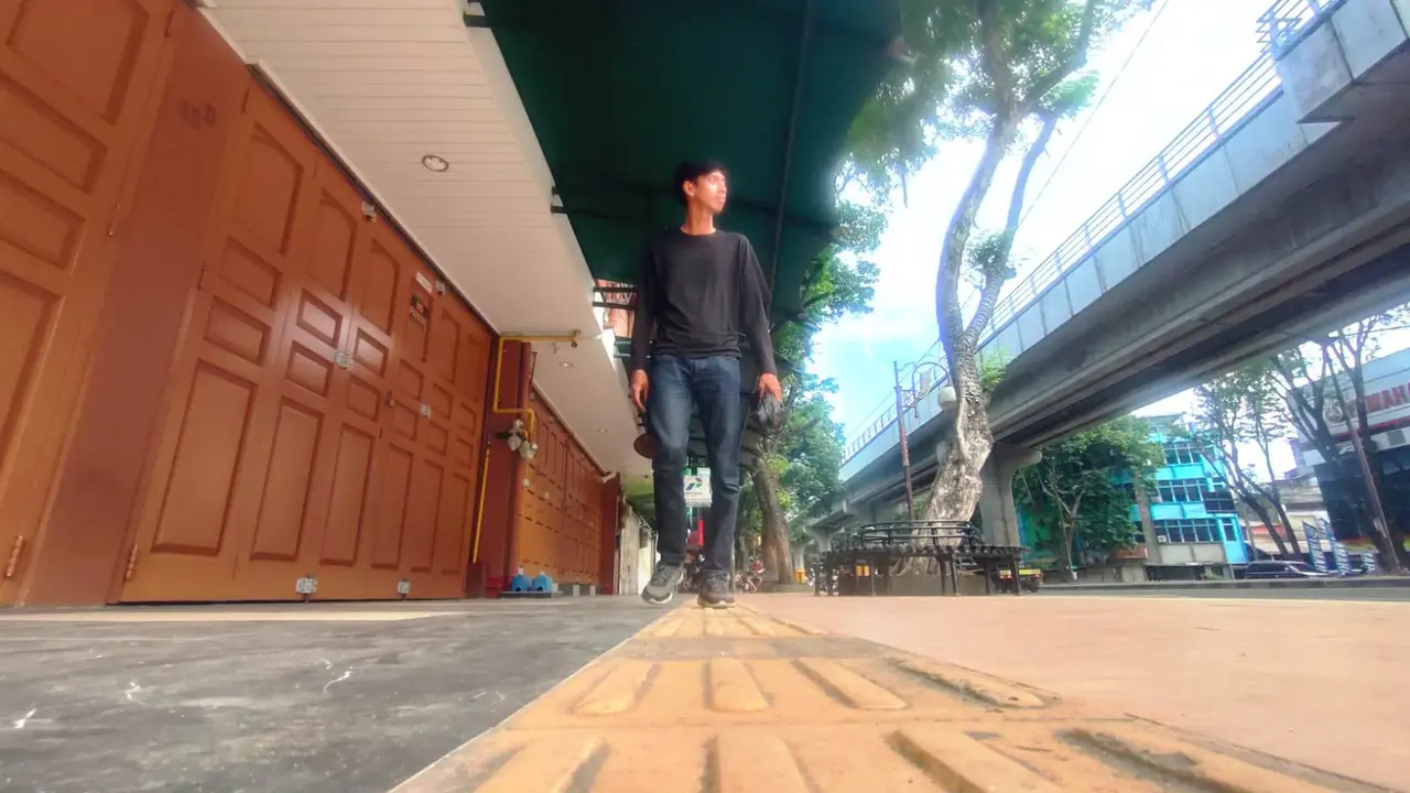 Fasilitas Disabilitas di Perkotaan Palembang Terenggut Pedagang Kaki Lima