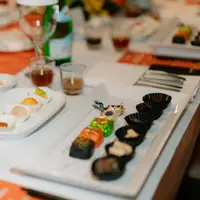 Dengan cara unik, GB Mantelli pakar ahli yang sekaligus Co-Founder Venchi memperkenalkan beragam jenis coklat di acara Chocolate Sensory Soirée. / Foto: dok Venchi Indonesia.