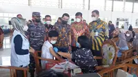 Cegah Penyebaran Omicron, IPDN dan TNI AL Salurkan Vaksin Booster ke Ponpes