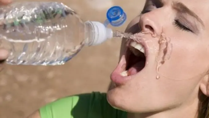 Bukti Kalau Cewek Seksi Bertingkah Malah Jadi 'Freak' [2]