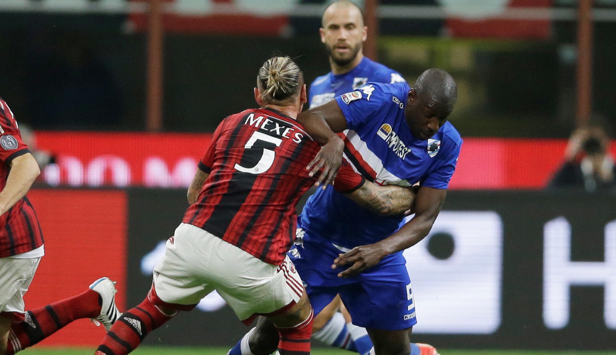Bermain di San Siro, Senin (13/4/2015) dini hari WIB, AC Milan mendapatkan perlawanan sengit dari Sampdoria. Bahkan di babak pertama, Milan harus puas bermain imbang 0-0. (AP/Luca Bruno)