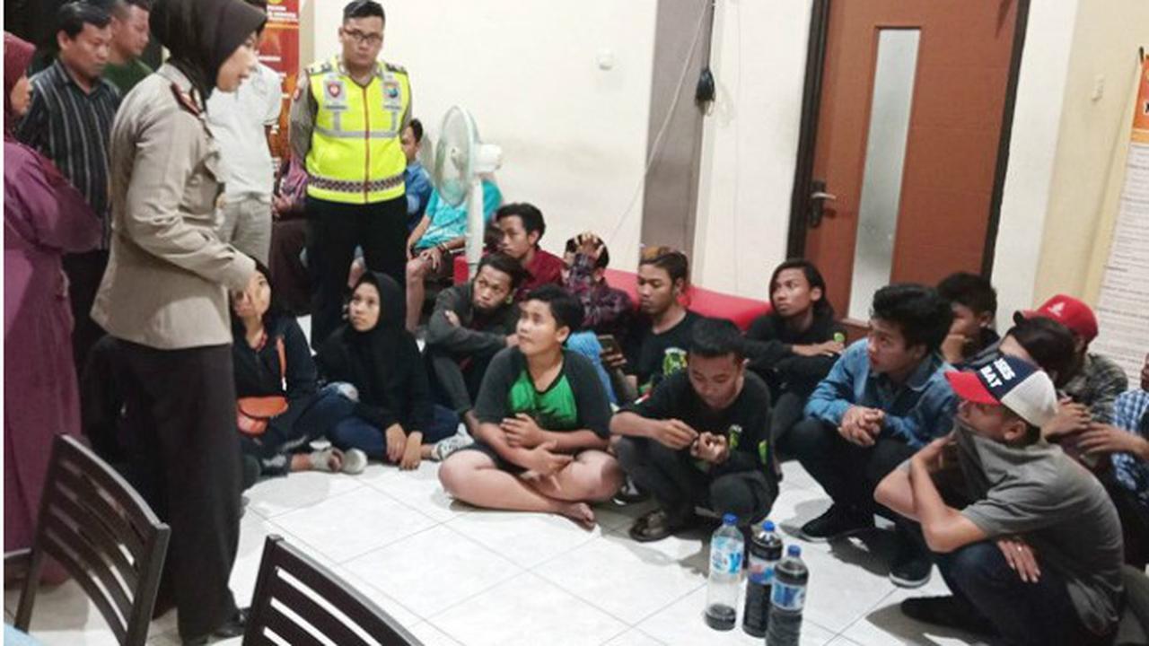 Gara-Gara Miras, Muda-Mudi Suporter Bola Terpaksa Nobar di Mapolsek