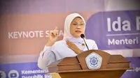 Menteri Ketenagakerjaan Ida Fauziyah memberikan kuliah perdana bagi mahasiswa Politeknik Ketenagakerjaan Tahun Akademik 2023/2024.