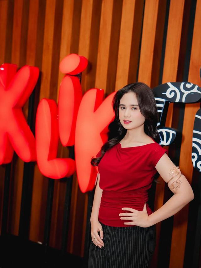 Tissa Biani pukau penggemar di launching film, gaya berani dalam merah menyala. (credit: instagram.com/tissabiani).