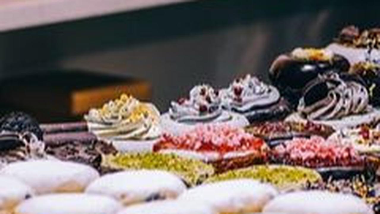 Kisah Inspiratif Mantan Karyawan yang Kini Raup Omzet Jutaan per Bulan dari Kue Tradisional