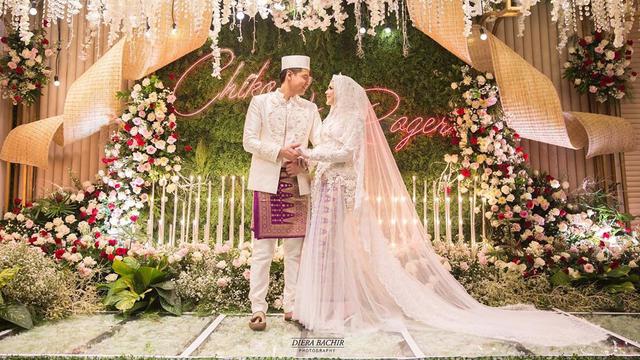 Selain Mahar 150 Gram Emas Ini Fakta Lain Pernikahan Roger Danuarta Dan Cut Meyriska News Entertainment Fimela Com