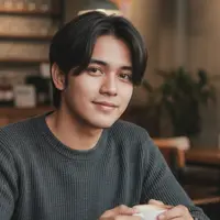 Model Rambut Pria Two Block Panjang (created by AI)