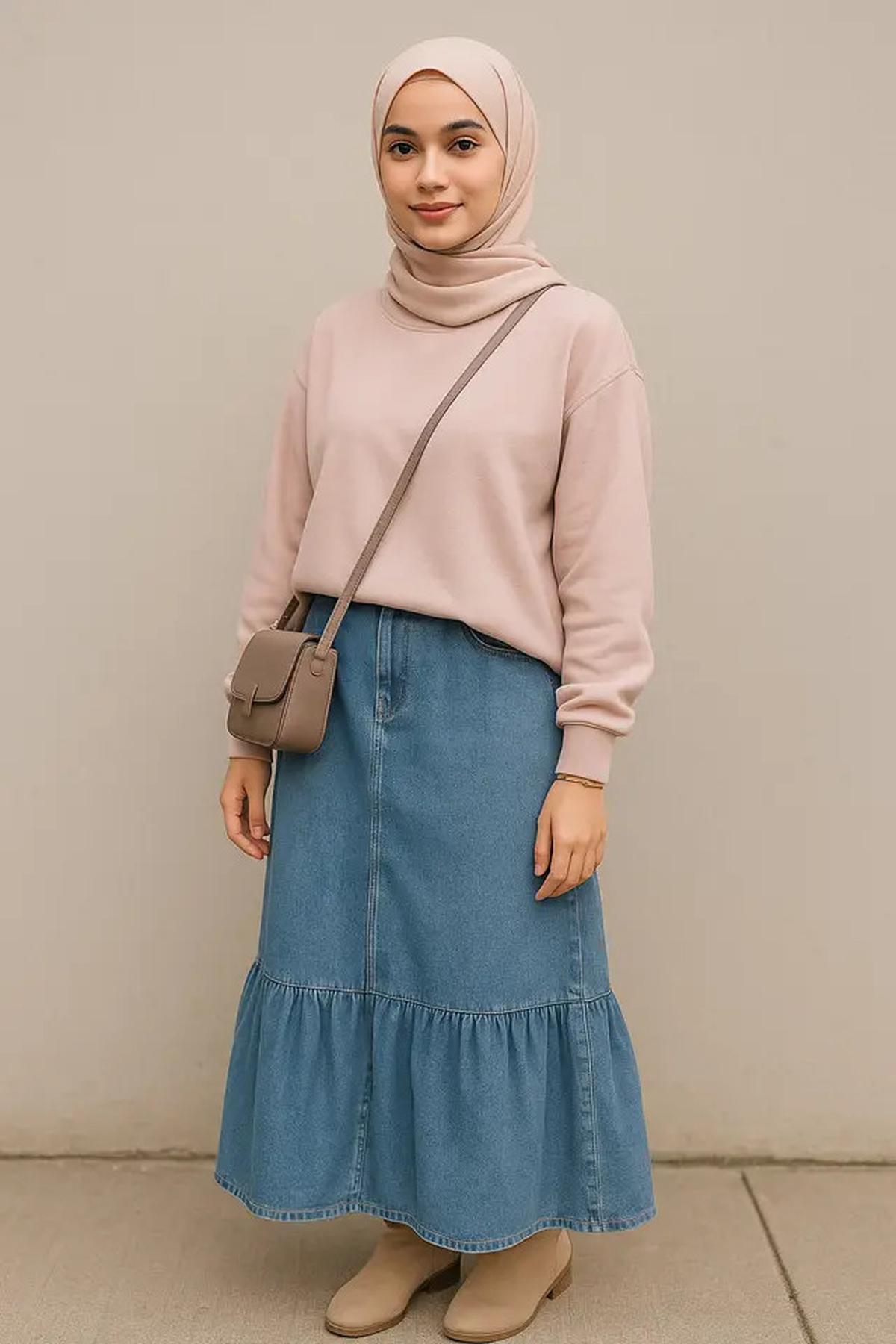 7 Referensi Outfit Rok Jeans Hijab yang Timeless, Tampil Trendy Sepanjang Masa