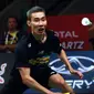 Pebulutangkis tunggal putra Malaysia, Lee Chong Wei berusaha menahan pukulan bola Marc Zwiebler (Jerman) di Total BWF World Championships 2015 di Jakarta, Rabu (12/8/2015). Lee Chong Wei unggul 21-14, 17-21, 21-8. (Liputan6.com/Helmi Fithriansyah)