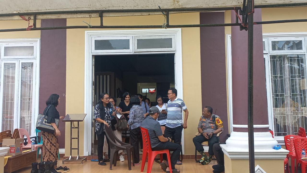 Keluarga dan Rumah Kasat Reskrim Polres Solok Selatan AKP Ryanto Ulil Anshar