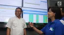 Menkominfo Rudiantara didampingi Direktur / Chief Service Management XL Axiata Yessie D. Yosetya saat meninjau Network monitoring XL di Jakarta, Jumat (23/6). (Liputan6.com/Angga Yuniar)