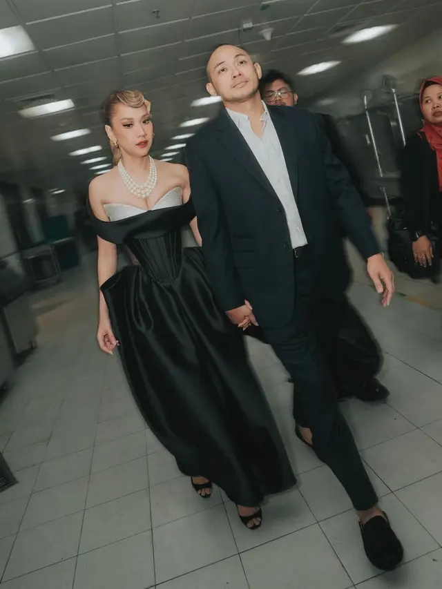 6 Gaya Bucin Serasi Bunga Citra Lestari dan Tiko Aryawardhana yang Selalu Hadiri Event Bersama